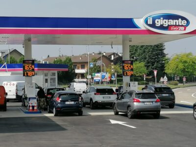 Il Gigante distributore di carburanti 01