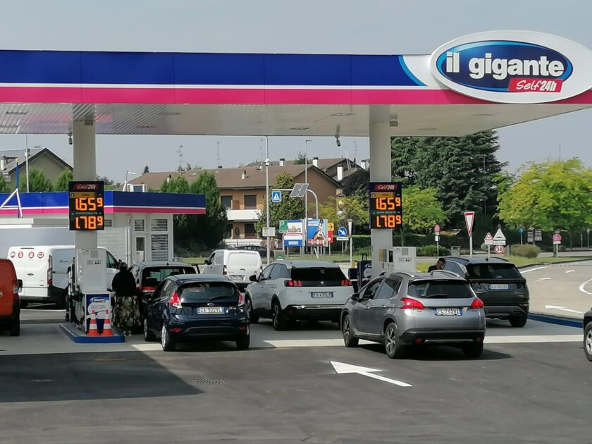 Il Gigante distributore di carburanti 01
