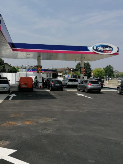 Il Gigante distributore di carburanti 02