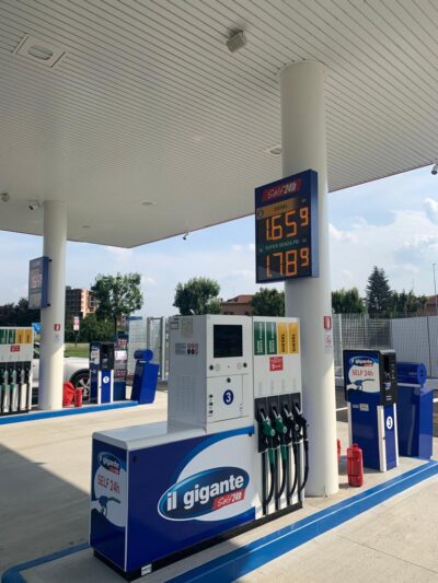 Il Gigante distributore di carburanti 03