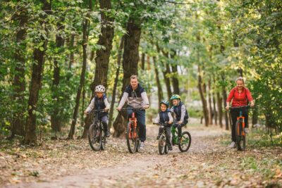 bosco famiglia bicicletta