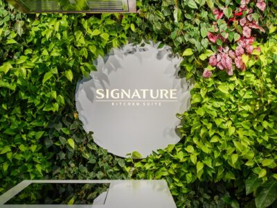 2_Signature_Kitchen_Suite_Showroom.jpg.1920x1920_q85_upscale