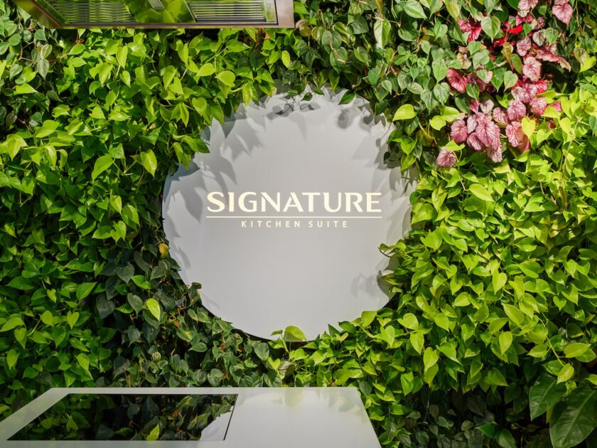 2_Signature_Kitchen_Suite_Showroom.jpg.1920x1920_q85_upscale