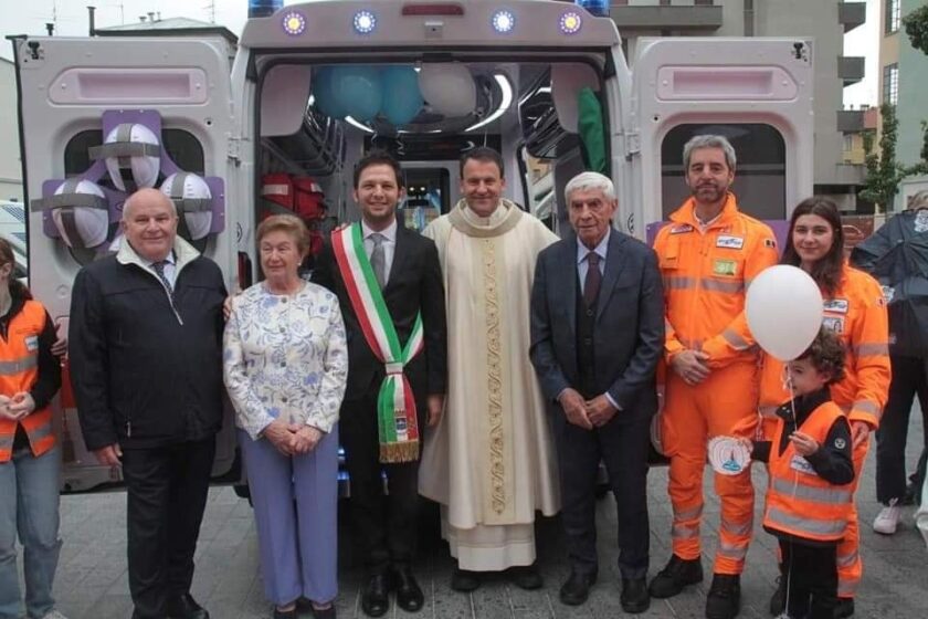 sagala sindaco inaugura ambulanza