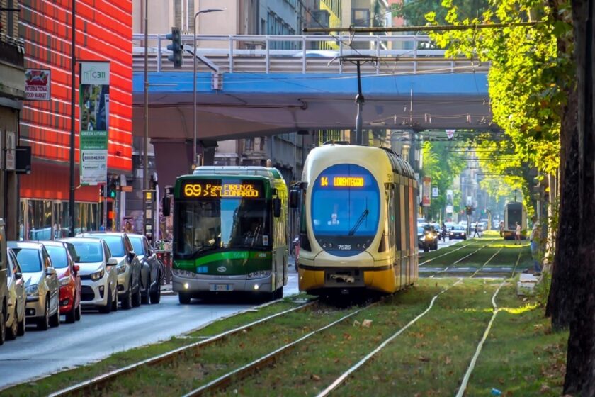 bus tram trasporto pubblico locale