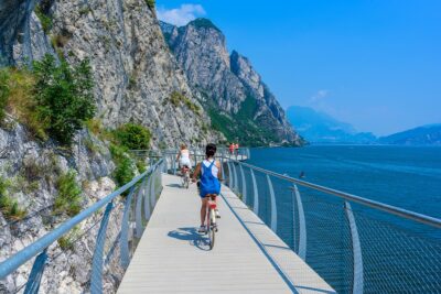 Limone-Garda-ciclovia-shutterstock_2072578916