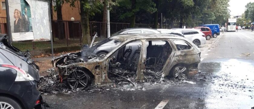 auto fiamme segrate