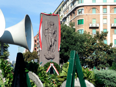 stele piazzale Loreto Milano