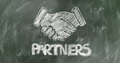 stretta di mano partner