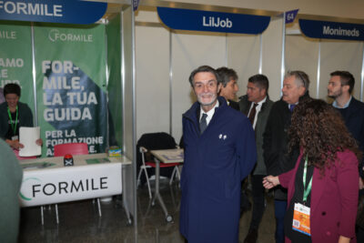 Fontana visita stand Premio Nazionale Innovazione