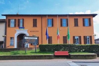 cerro bandiere mezza asta-min