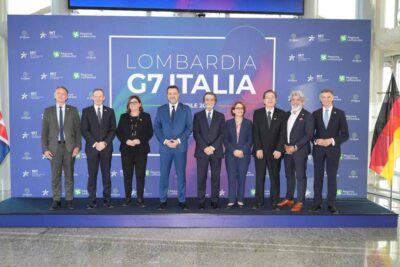 G7-lombardia-foto-di-gruppo-palazzo-lombardia-3-min