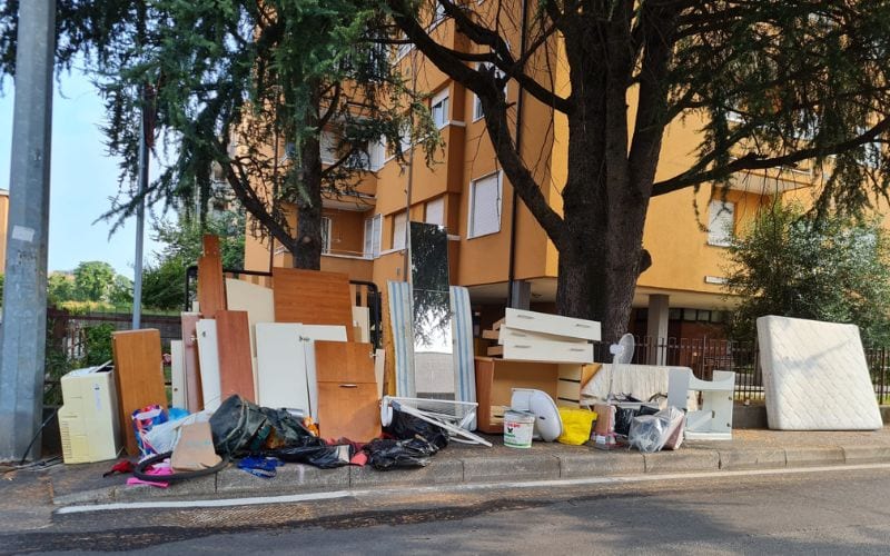 rifiuti abbandonati