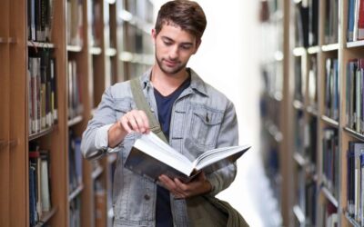 ragazzo biblioteca giovani giovane servizio civile