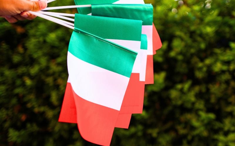tricolore bandiera italiana 2 giugno repubblica