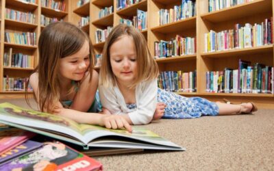 bambini leggere biblioteca laboratorio