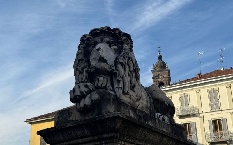 monza ponte leoni sfregiato