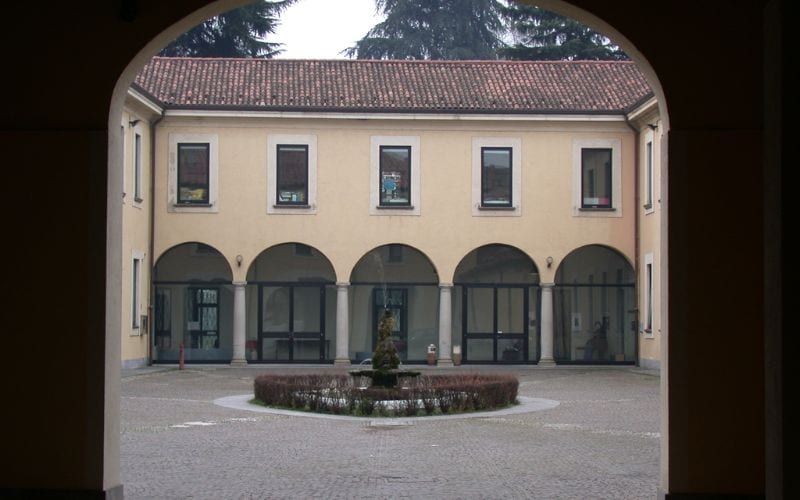 villasanta villa camperio biblioteca