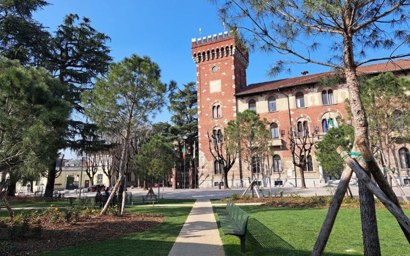 rho palazzo municipio e piazza visconti