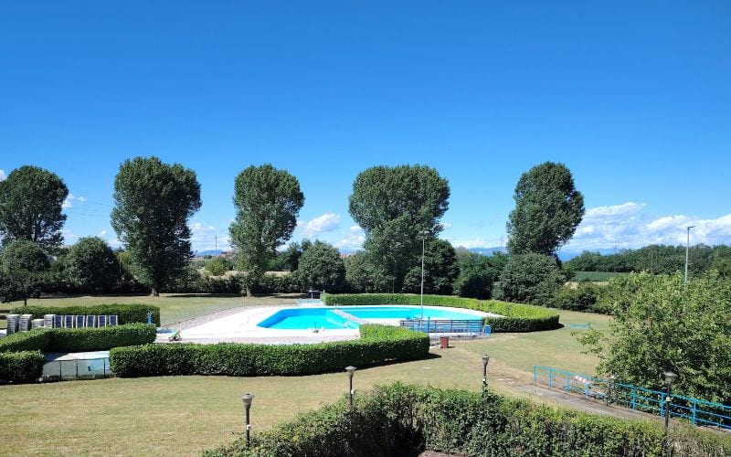 area esterna piscina comunale