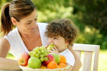 Caldo e bambini il menu anti afa dei pediatri Piu acqua frutta e pasti leggeri