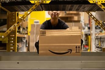 Lavoro Amazon Swg 58 italiani favorevole a donare ferie a colleghi in difficolta
