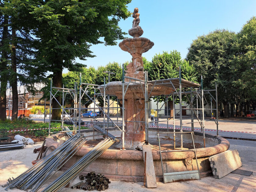 Rho fontana piazza visconti