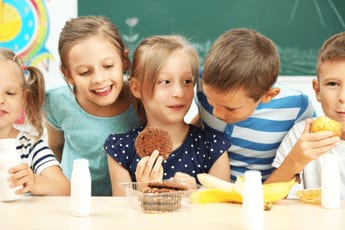 Scuola limmunologo salute e concentrazione dipendono da qualita pasti e da snack nello zaino