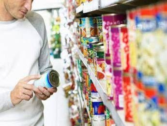 Spreco alimentare non basta guardare la data i 5 controlli prima di buttare il cibo