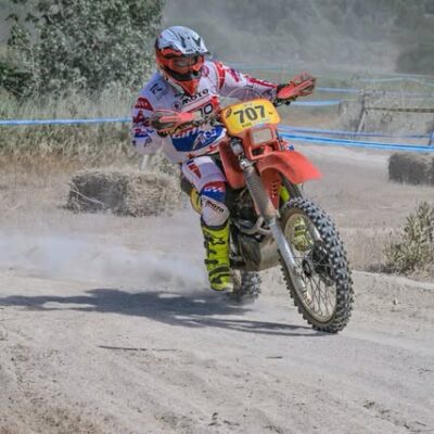 Triuggese lamura moto