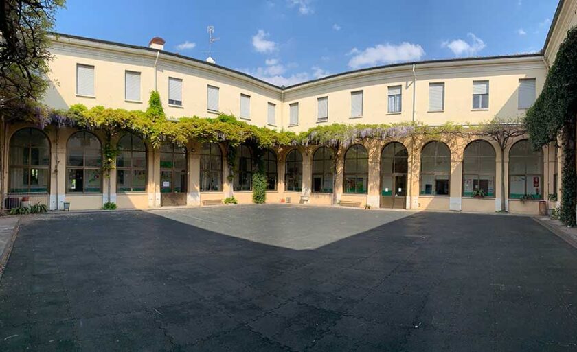Rho Scuola San Carlo e San Michele cortile